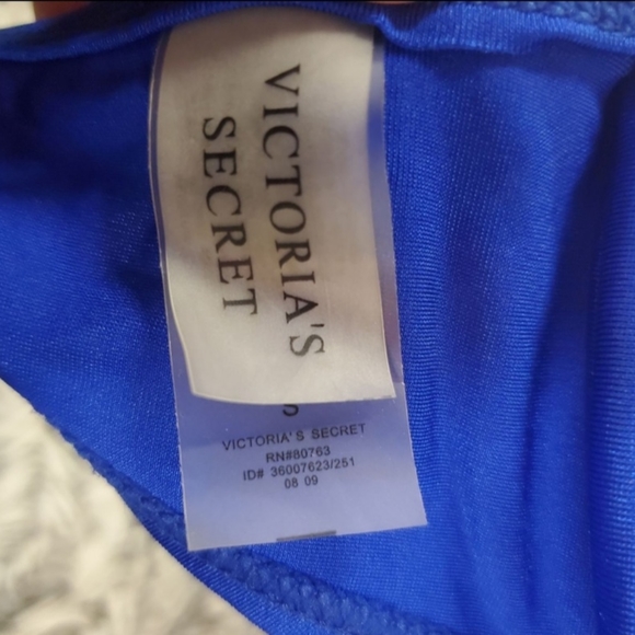 Victoria Secret bikini - Picture 2 of 2